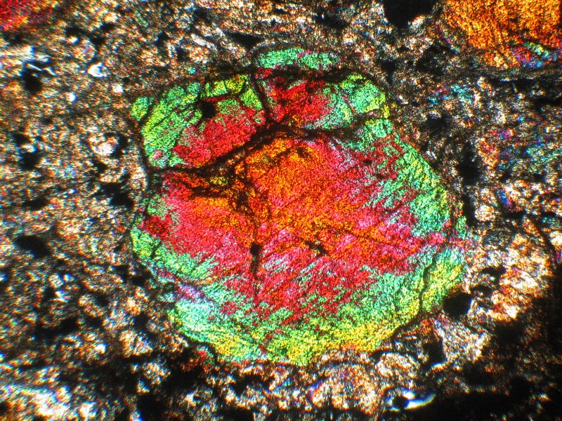 DaG 476 - Zoned Olivine Megacryst